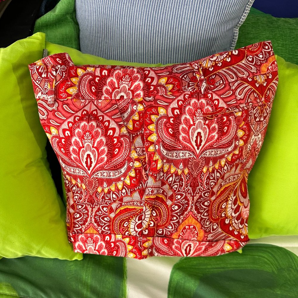 EUC - Women's New York & Company Red Multi Print 4" Shorts - Size 16